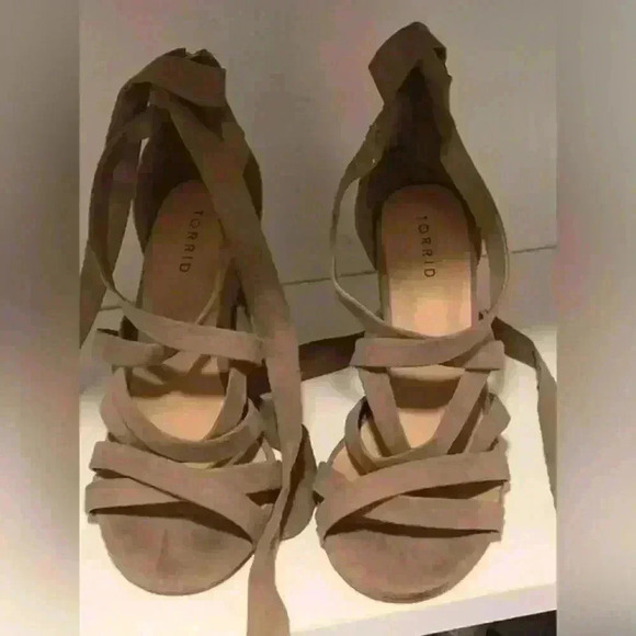 Torrid Suede Wrap Tie Up Heels/Shoes Taupe Womens Sz 9 - Picture 10 of 15